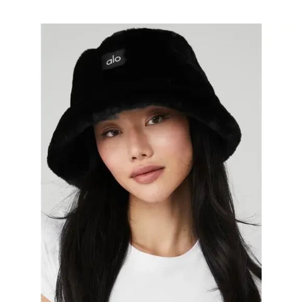 ALO Yoga Luxe Black Faux Fur Hat